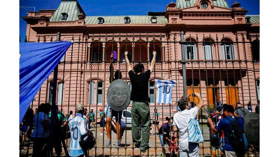 Fanáticos despiden a Diego Maradona, Buenos Aires, Argentina