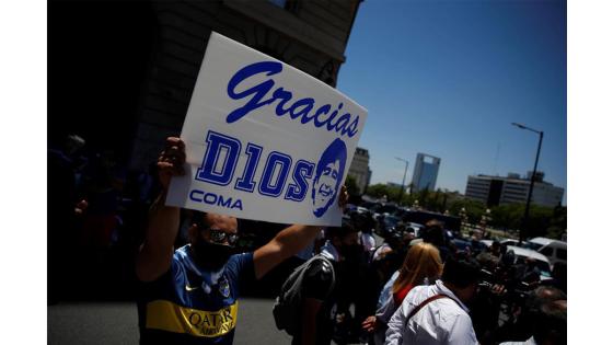 Fanáticos despiden a Diego Maradona, Buenos Aires, Argentina