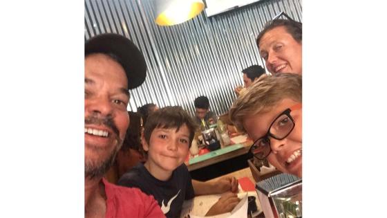 Juan Carlos, su esposa, Mateo y Samuel. Juan Carlos, su esposa, Mateo y Samuel.