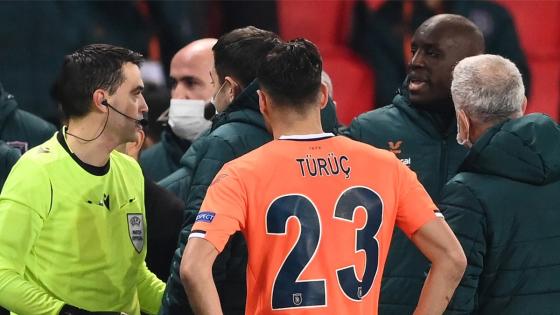 Suspendieron el partido fue por las palabras racistas en contra del jugador Pierre Webo del Istambul. 