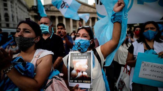 Médicos repudian suspensión de ley del aborto en una provincia de Argentina