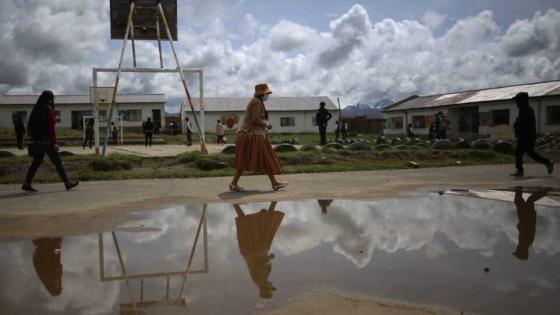 Estudiantes del municipio de Palcoco, en el altiplano de La Paz, asisten a clases día por medio, divididos en dos grupos y con medias de bioseguridad. Estudiantes del municipio de Palcoco, en el altiplano de La Paz, asisten a clases día por medio, divididos en dos grupos y con medias de bioseguridad.