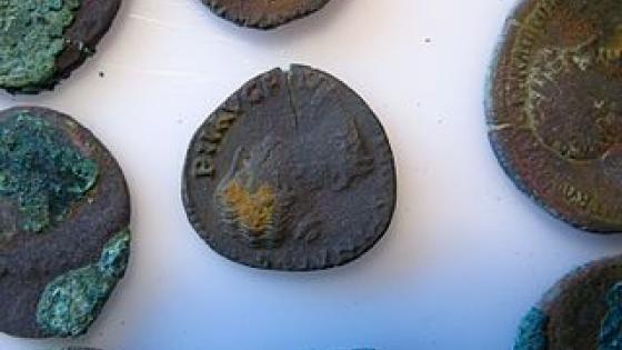 ¿Se le cayó la monedita? Soldado encontró una de hace 2000 años ¿Se le cayó la monedita? Soldado encontró una de hace 2000 años