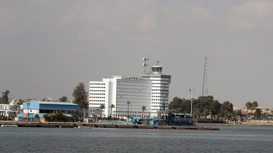 Bloqueo del canal de Suez: consecuencias y posibles beneficiarios Bloqueo del canal de Suez: consecuencias y posibles beneficiarios