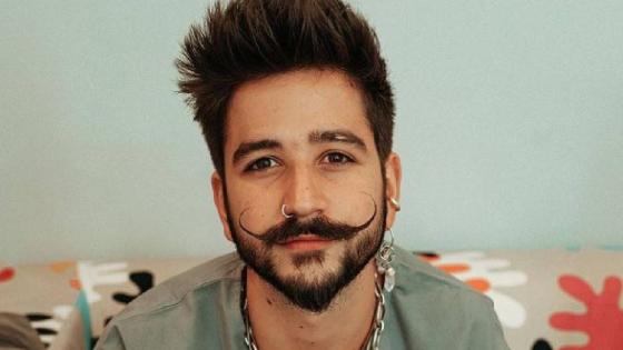 ¿Cuánto miden los artistas colombianos?