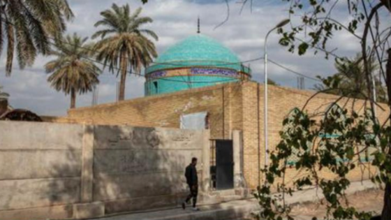 La tumba de Josué, venerado profeta, atrae a los creyentes en Bagdad