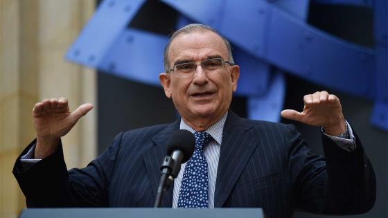 El mensaje de Humberto de la Calle tras vacunarse contra el Covid-19 El mensaje de Humberto de la Calle tras vacunarse contra el Covid-19