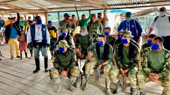 Indígenas liberaron a nueve soldados retenidos