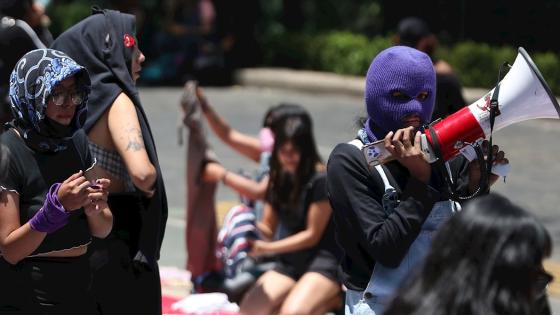 Alerta morada en Caracas: feministas contra la violencia y el acoso callejero Alerta morada en Caracas: feministas contra la violencia y el acoso callejero