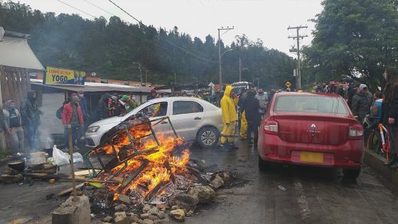 Bloqueos en Facatativá en el segundo día de paro nacional