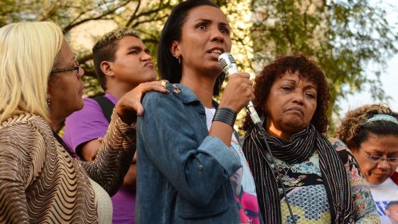 Las Maes de Maio (Madres de Mayo), grupo que se formó después de los crímenes de mayo de 2006, inaugura el Monumento a los Crímenes de Mayo y Genocidio Democrático, en el Centro Cultural Jabaquara. 
