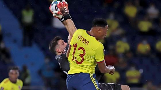 Yerry Mina entre elogios y críticas en Argentina