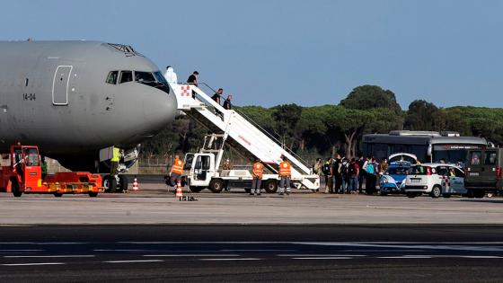 Evacuación italiana de Kabul logró sacar a más de 5.100 afganos. 