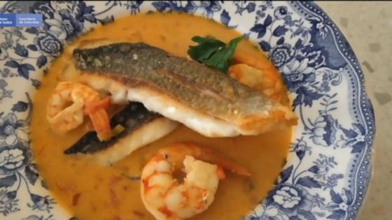 pescado de mar en salsa de coco y camarones