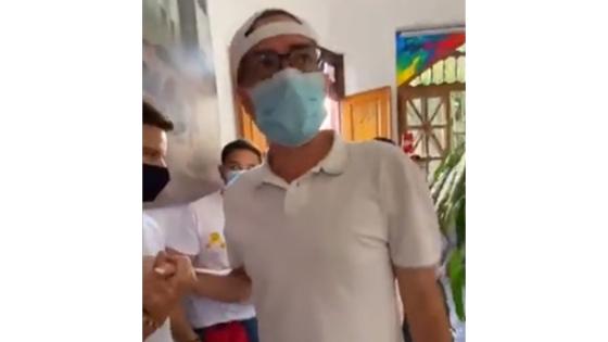 Alejandro Gaviria saludando a las juventudes que lo apoyan. Alejandro Gaviria.