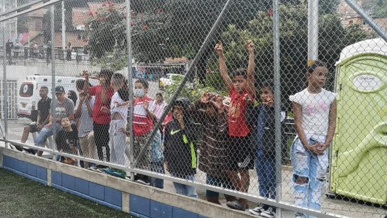 Niños de la comuna 13 en el evento de La Liga Niños de la comuna 13 en el evento de La Liga