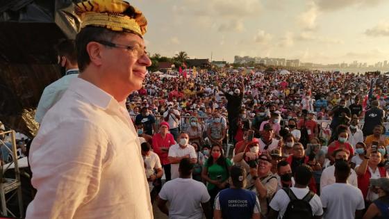 Gustavo Petro en un mitin con pescadores. Gustavo Petro.