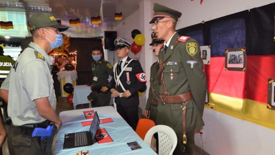 Policías de Colombia vistiendo emblemas nazis. Evento de la policía en Tuluá.