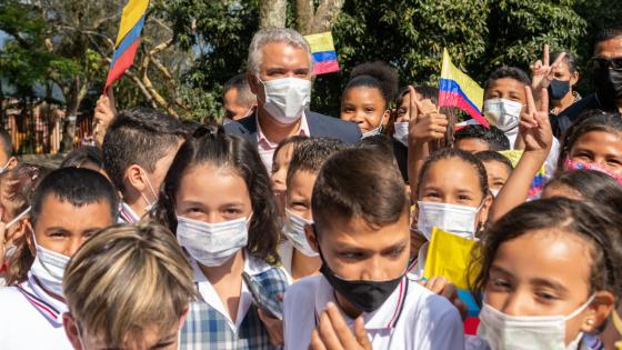 colegio itagui Ivan Duque 