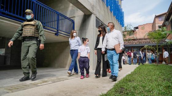 Institución Educativa Capilla del Rosario La Hondonada Medellín