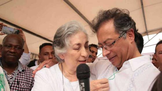 gustavo-petro-con-amas-de-casa gustavo-petro-con-amas-de-casa