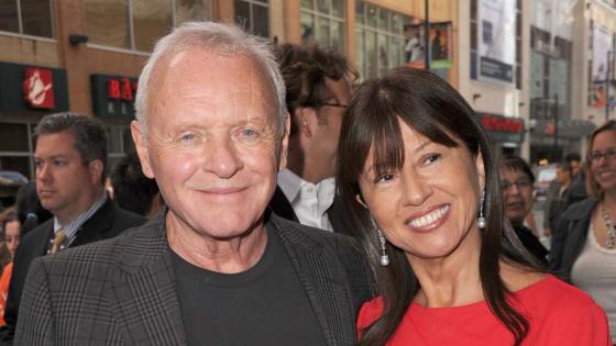 Stella Arroyave y Antony Hopkins