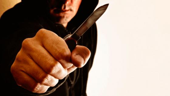 Ladrones atracaron a ciudadanos usando un cuchillo de carnicería en Bogotá