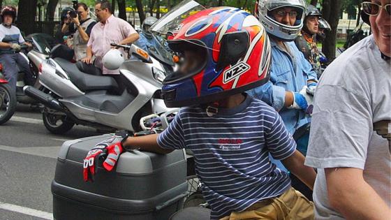 Buscan prohibir niños copilotos