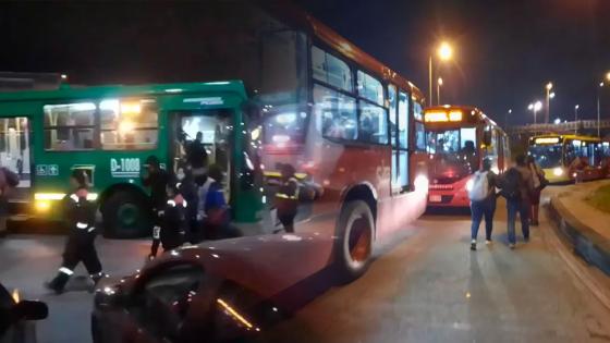Portal 20 de julio de Transmilenio presenta bloqueos