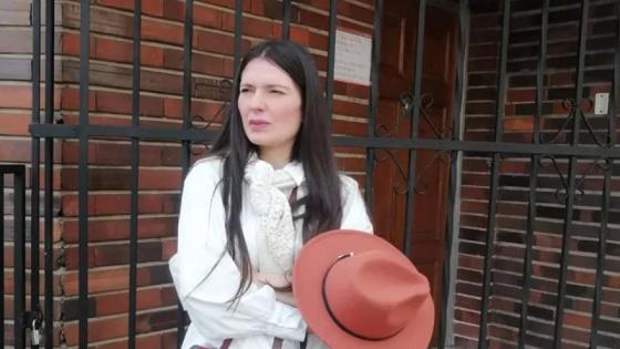 Mujer que no pagaba cuentas en Medellín