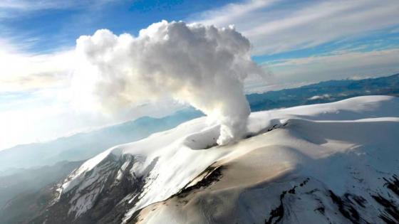 agua gris tóxica nevado del Ruiz 