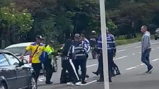 Video: Hinchas de Millonarios golpearon brutalmente a un seguidor de Santa Fe