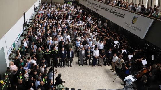 Conmemoración a policías asesinados en Amalfi. Conmemoración a policías asesinados en Amalfi.