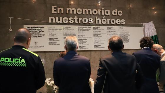 Conmemoración a policías asesinados en Amalfi. Conmemoración a policías asesinados en Amalfi.