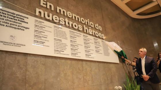 Conmemoración a policías asesinados en Amalfi. Conmemoración a policías asesinados en Amalfi.