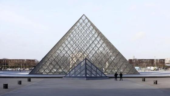 Museo del Louvre El Museo del Louvre cerró sus puertas tras un audaz robo en la Galería Apolo.