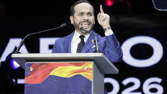 El precandidato a la presidencia de Colombia, Abelardo De La Espriella, habla durante la Gran Convención de Defensores de la Patria este lunes, en Bogotá