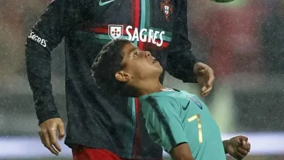 Cristiano Ronaldo y su hijo Jr 