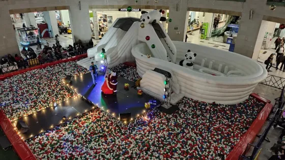 Piscina de pelotas en Bulevar Niza