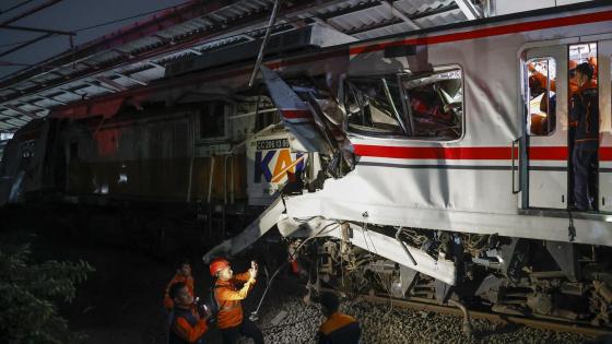 Rescuers work to evacuate trapped passangers from the wreckage of collided trains at the East Bekasi train station in Bekasi, West Java, Indonesia, 27 April 2026. 