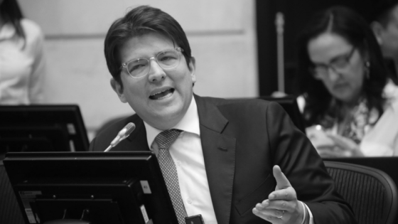 Con misas y homenajes, recuerdan a Miguel Uribe un año despu