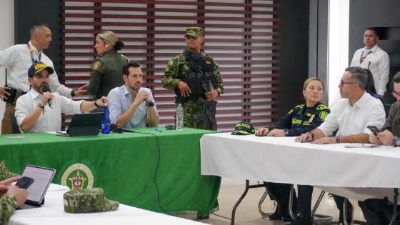 abelardo con el ministro de vivienda reunido para la reconstruccion del pais