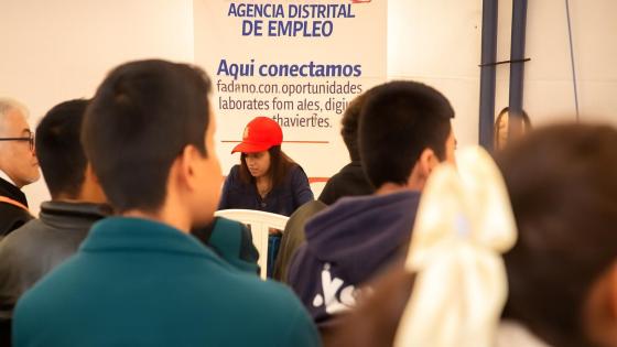 Trabajador en sitio de construcción en Bogotá
