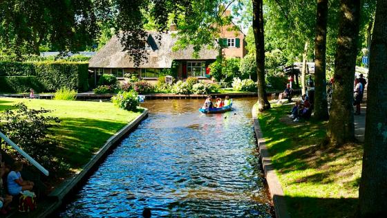 El pueblo de Holanda cuyas calles son canales de agua | KienyKe
