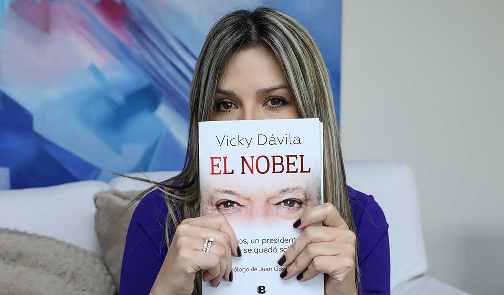 Vicky Dávila habla de su libro sobre el presidente Santos