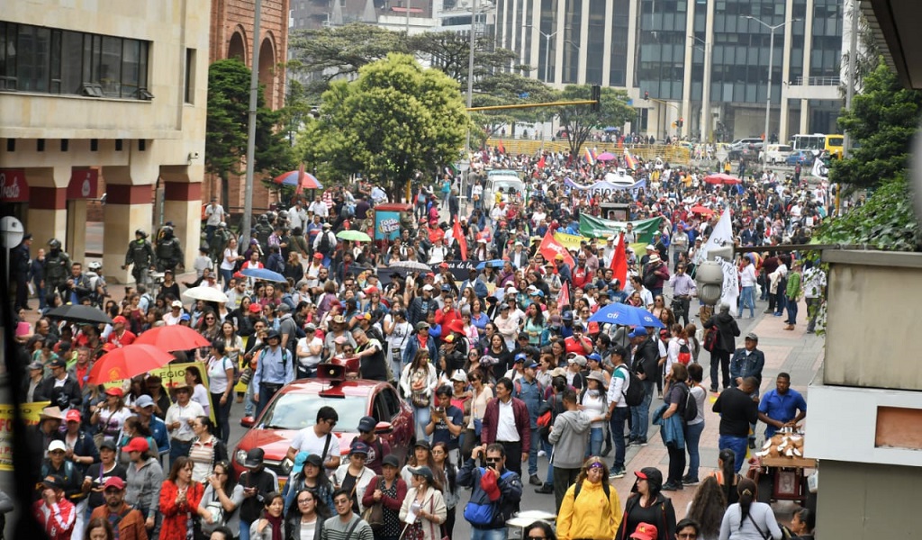 Disturbios sobre la carrera Séptima en Bogotá