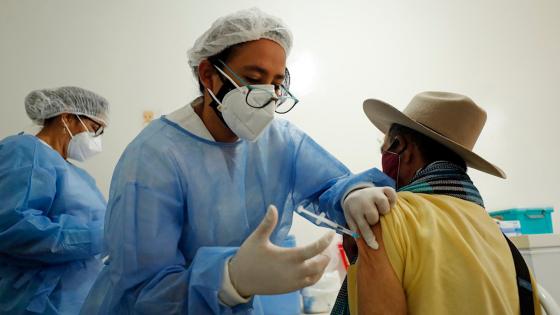 Investigan más de 60 denuncias por irregularidades en vacunación