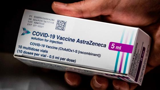  Vacuna de AstraZeneca se seguirá aplicando en Colombia