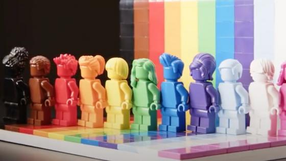 LEGO celebra la diversidad con set LGBTQ+ 