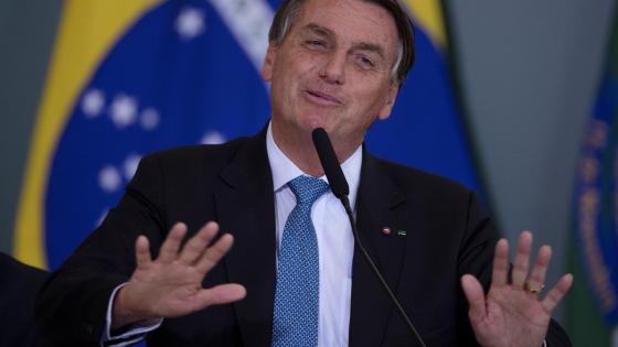 Bolsonaro responde sobre fallecidos por Covid en Brasil.